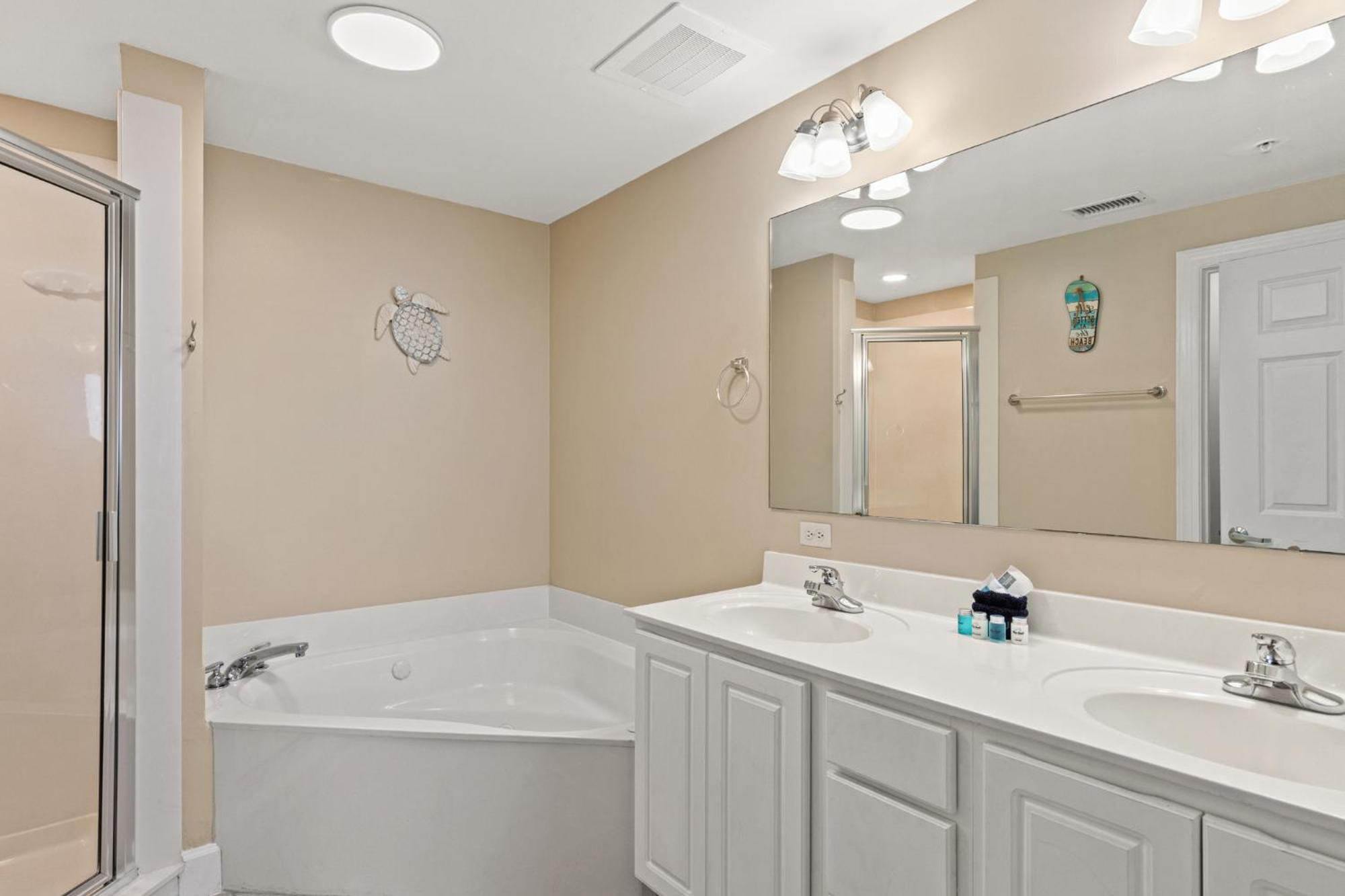 Gulf Front Master Br In Sunrise Beach With Amazing Views! Sleeps 7! Panama City Beach Luaran gambar